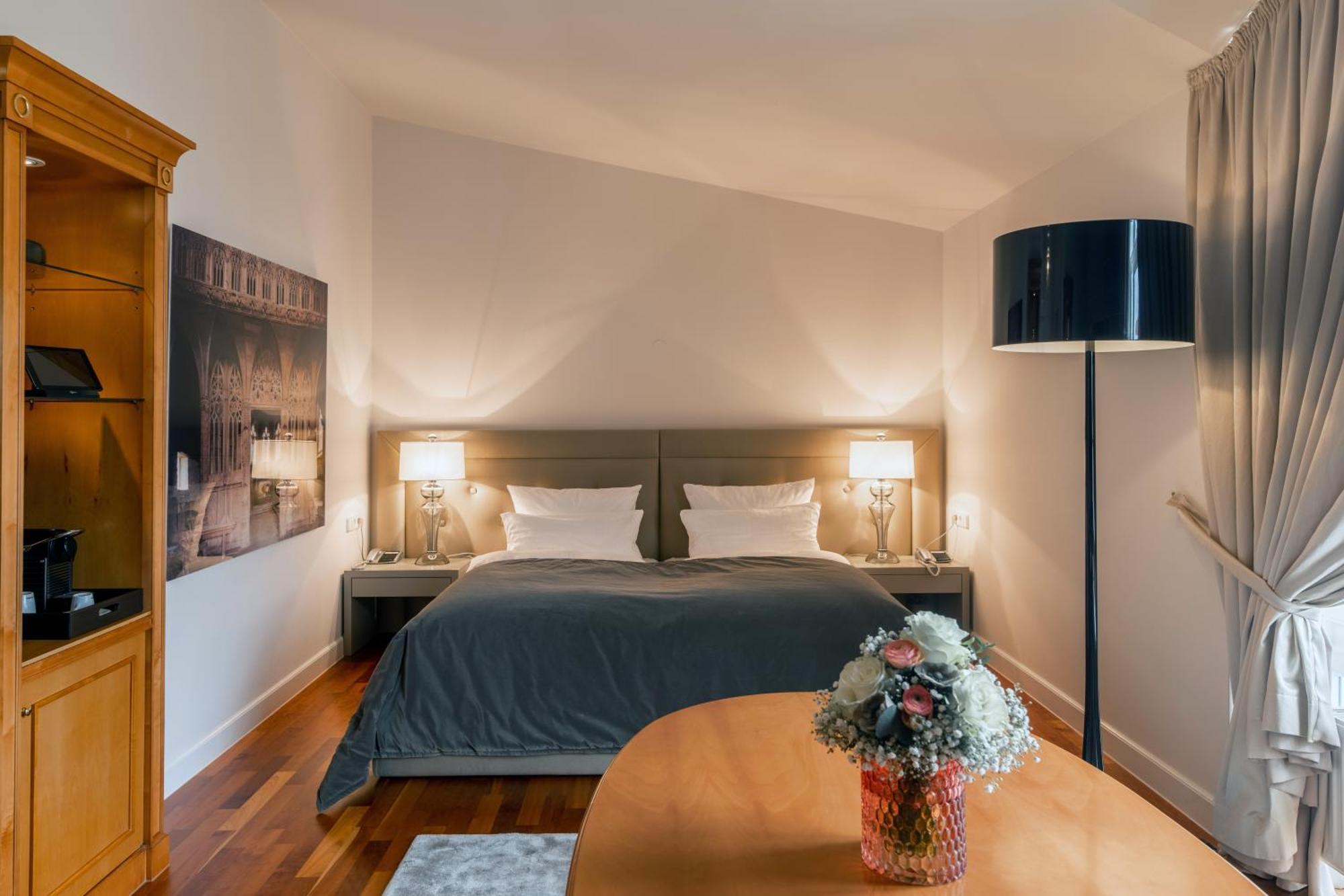 Romantik Kleber Post 4*